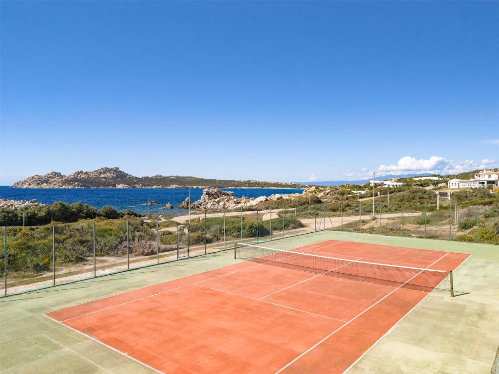 Mangia's Santa Teresa Sardinia, Curio Collection by Hilton