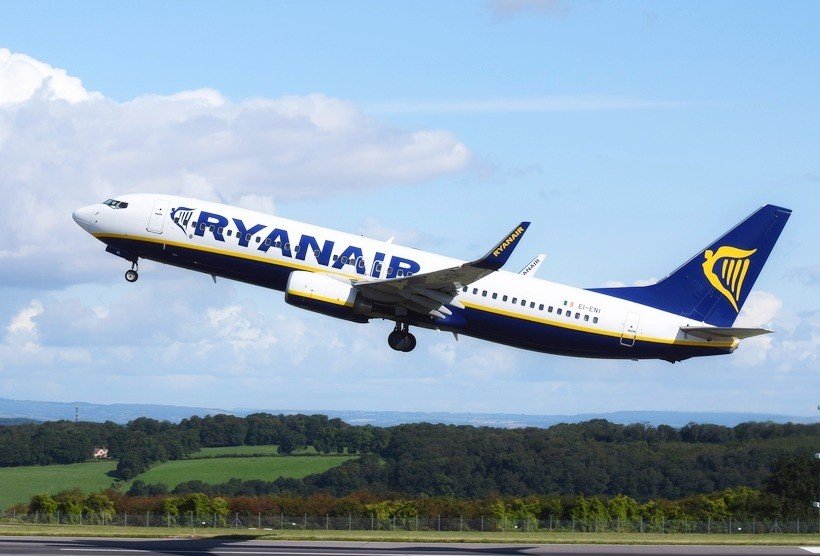 SVARBU: keičiasi Ryanair oro linijų rankinio bagažo tvarka