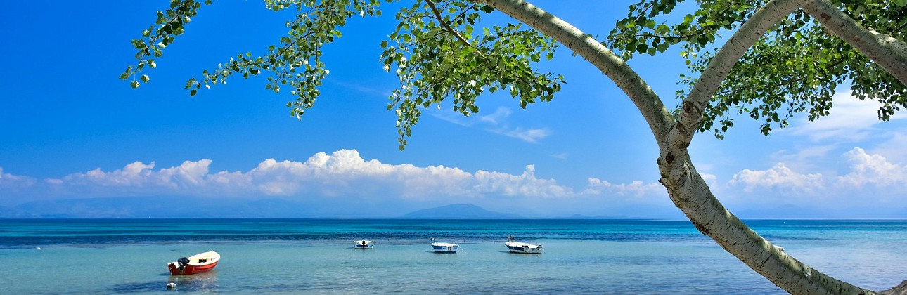 Krištolinio skaidrumo jūros vanduo ir birus paplūdimio smėlis Korfu saloje: 5★ Almуros Beach Resort and Spa viešbutyje su pasirinktu maitinimu tik už , keliaujant su vaikais