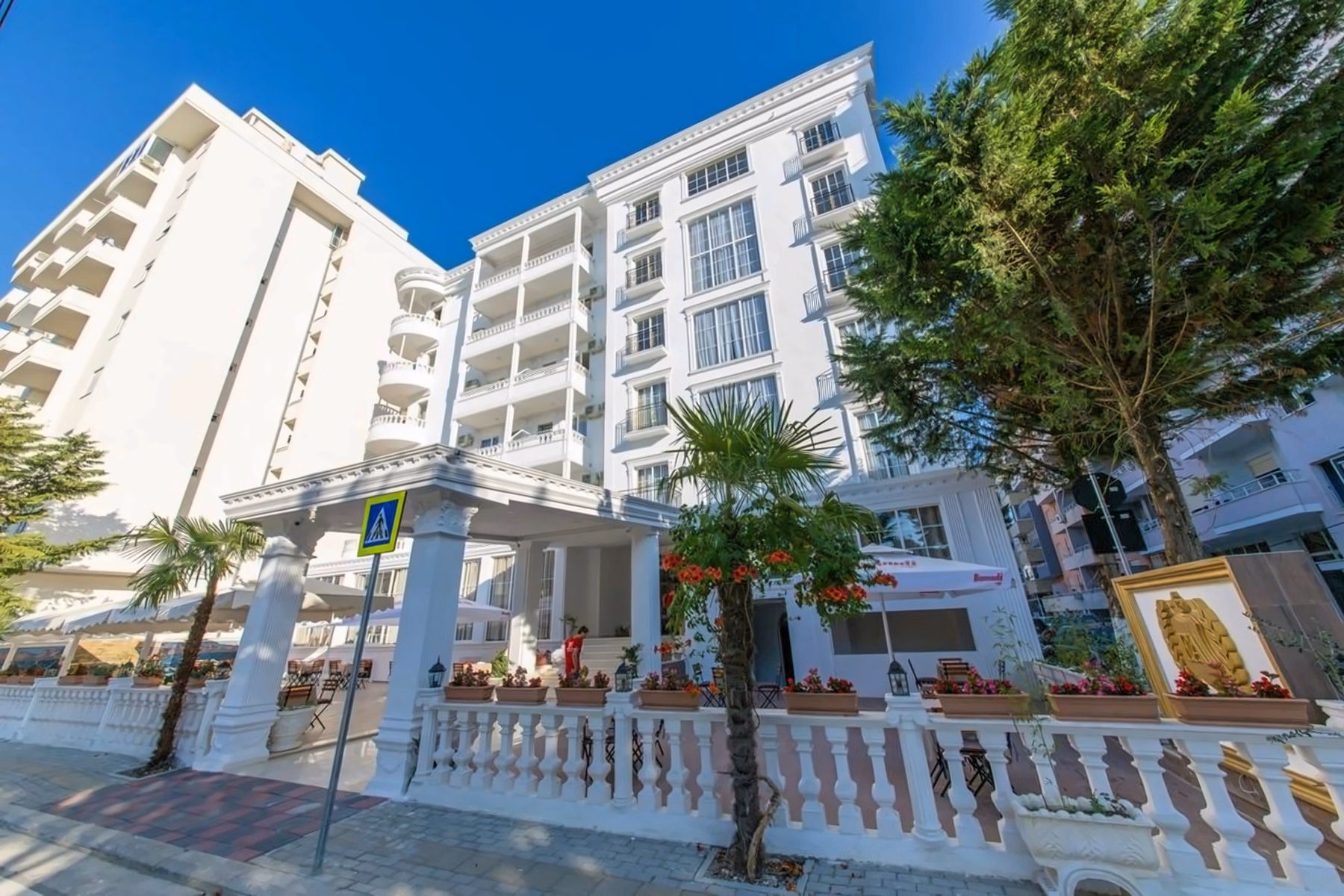 Esal Hotel