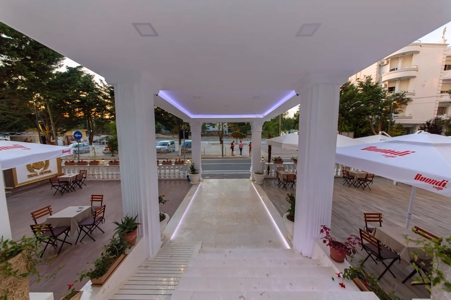 Esal Hotel