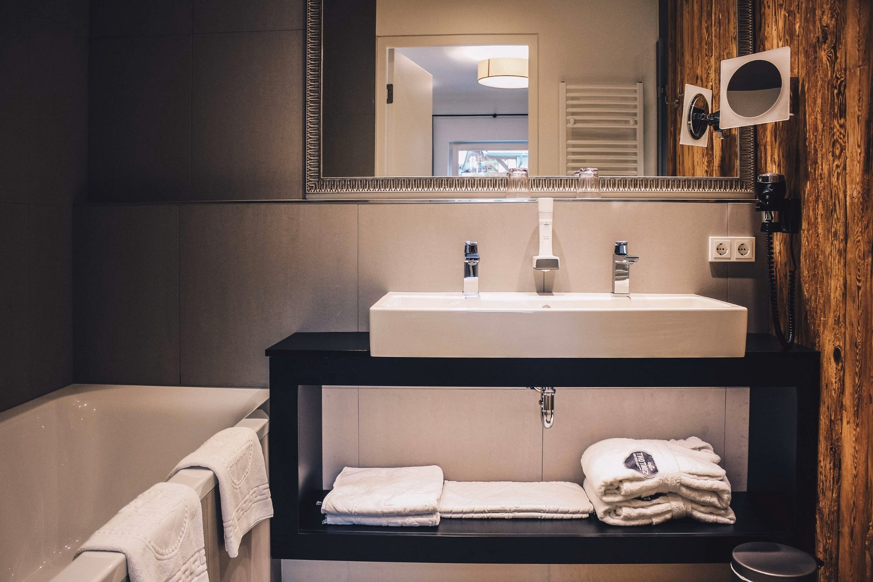 TWO TIMEZ - Boutique Hotel