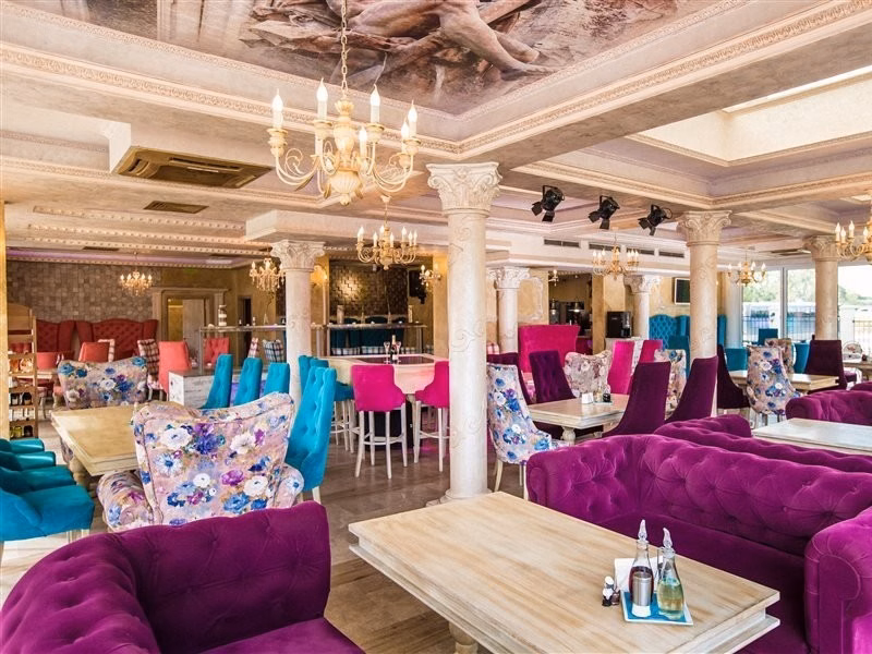Avenue Deluxe Hotel