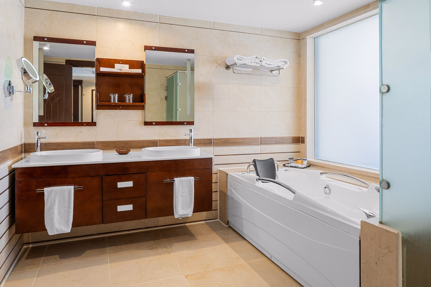 Albatros White Beach