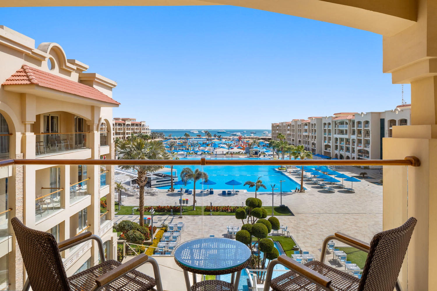 Albatros White Beach
