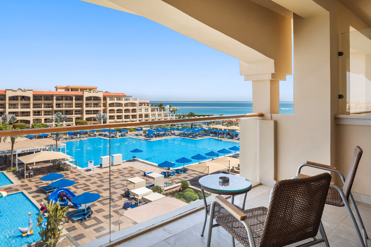Albatros White Beach