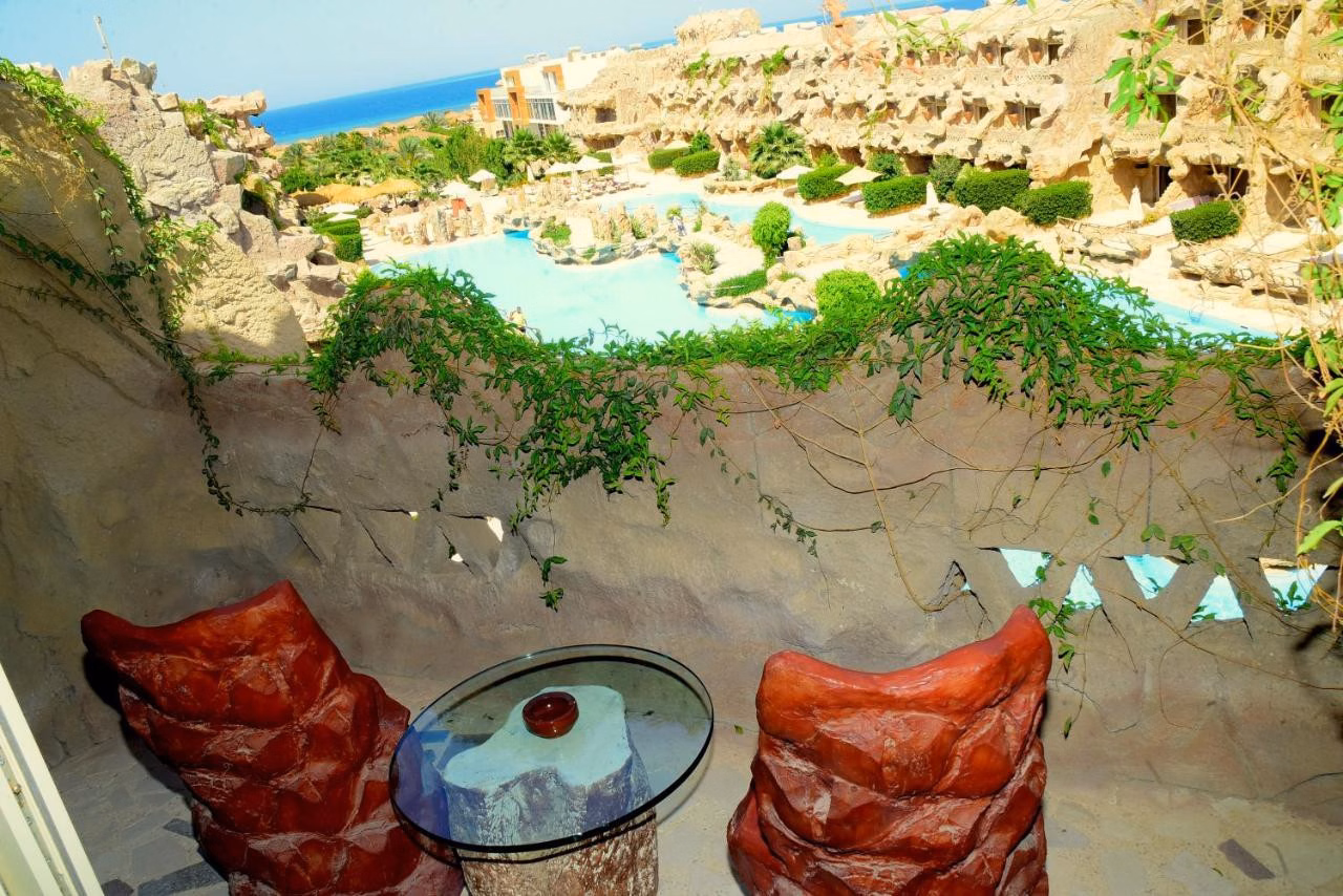 Caves Beach Resort Hurghada