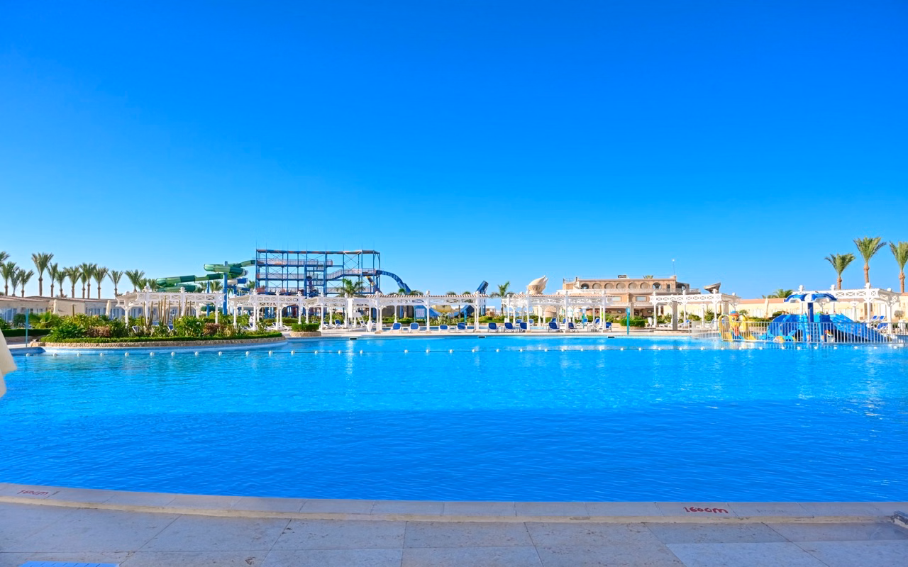 SUNRISE Azalea Aqua Park Resort