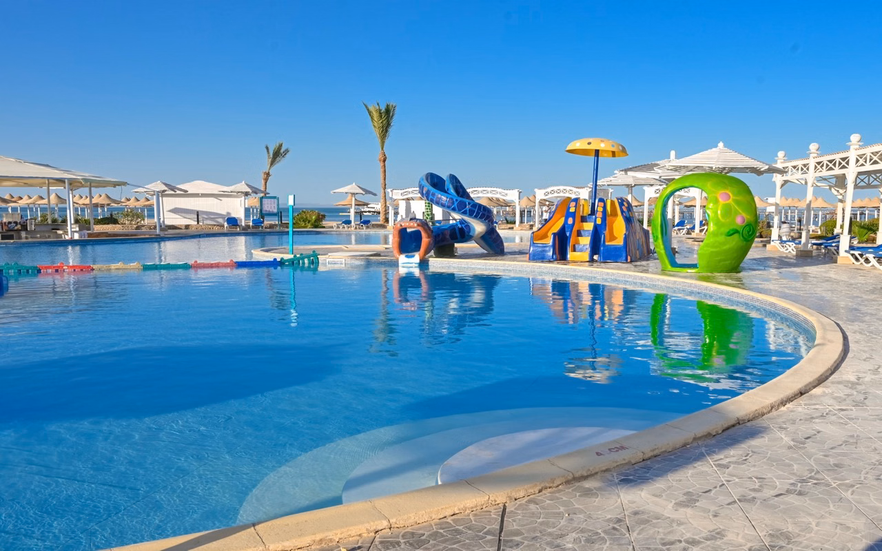 SUNRISE Azalea Aqua Park Resort