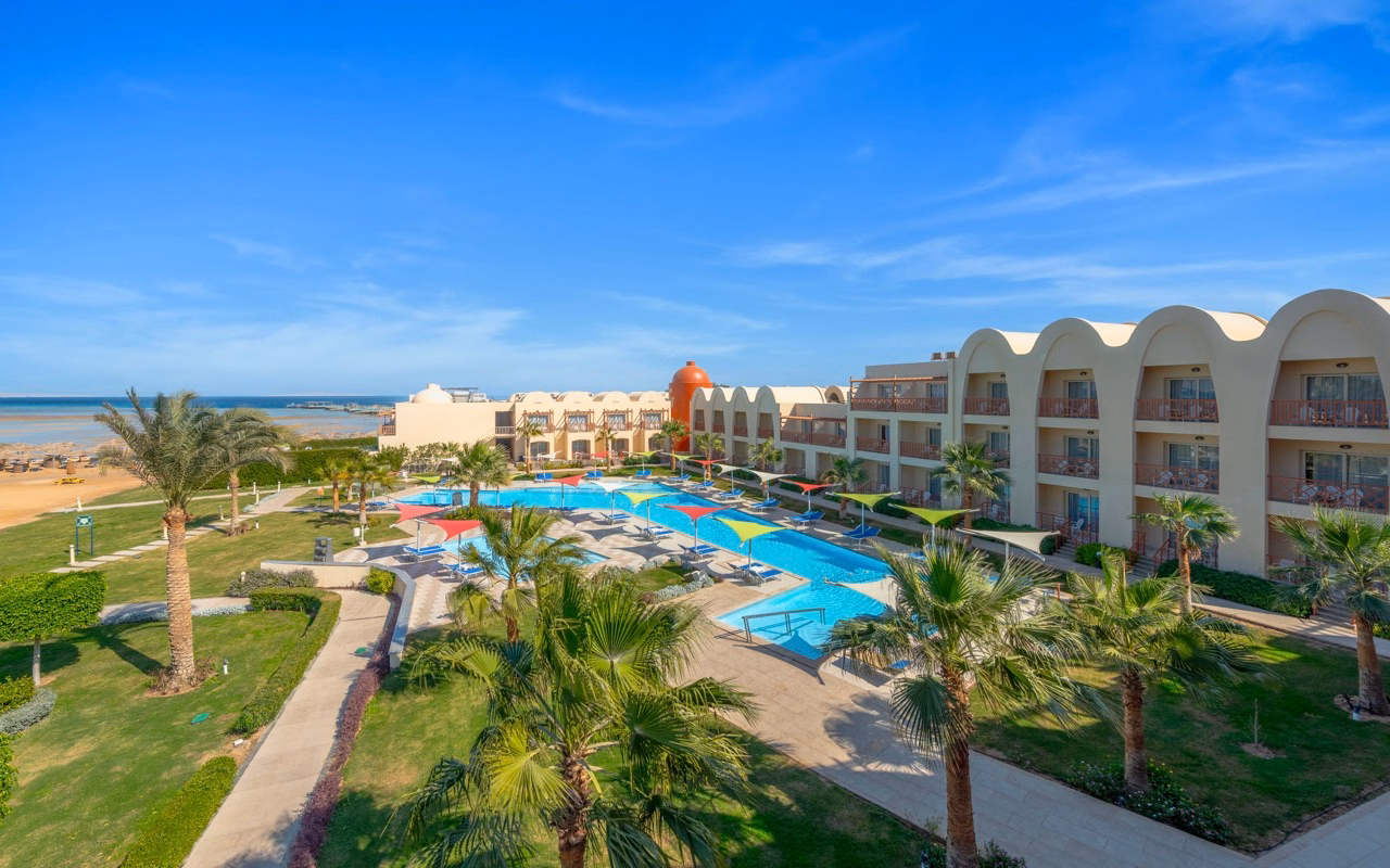 Titanic Beach - Families and Couples only