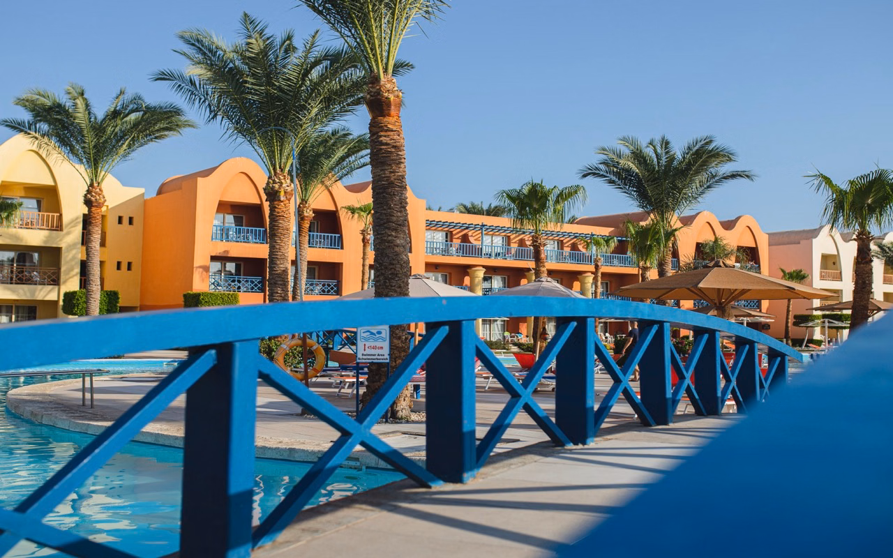 Titanic Beach - Families and Couples only