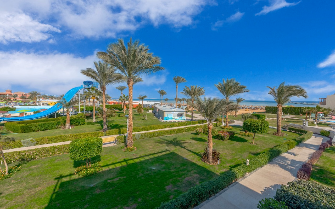 Titanic Beach - Families and Couples only