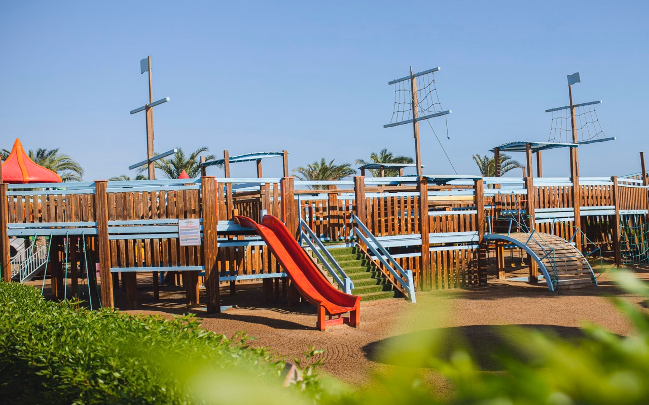 Titanic Beach - Families and Couples only