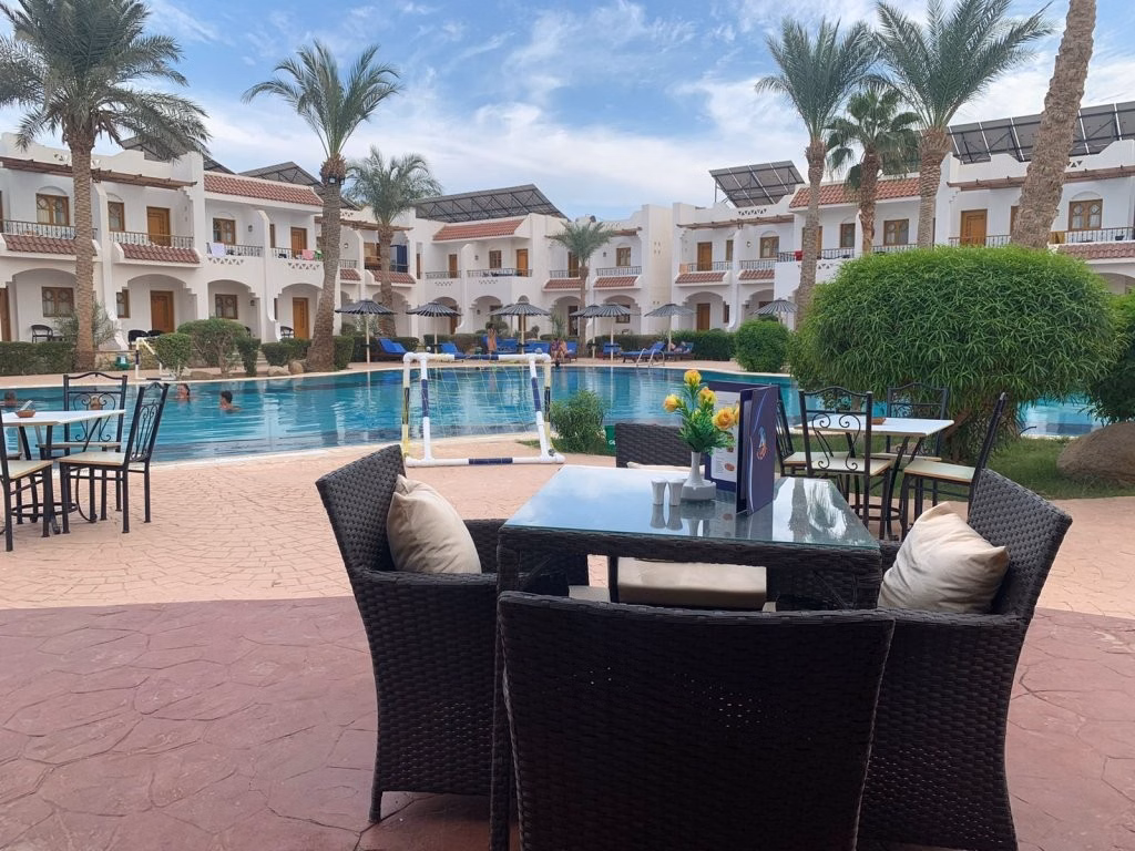 Dive Inn Resort