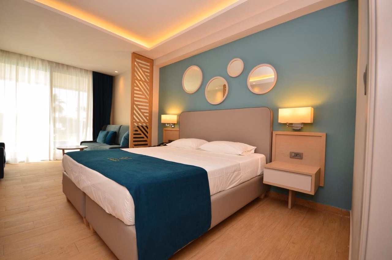 Almуros Beach Resort and Spa