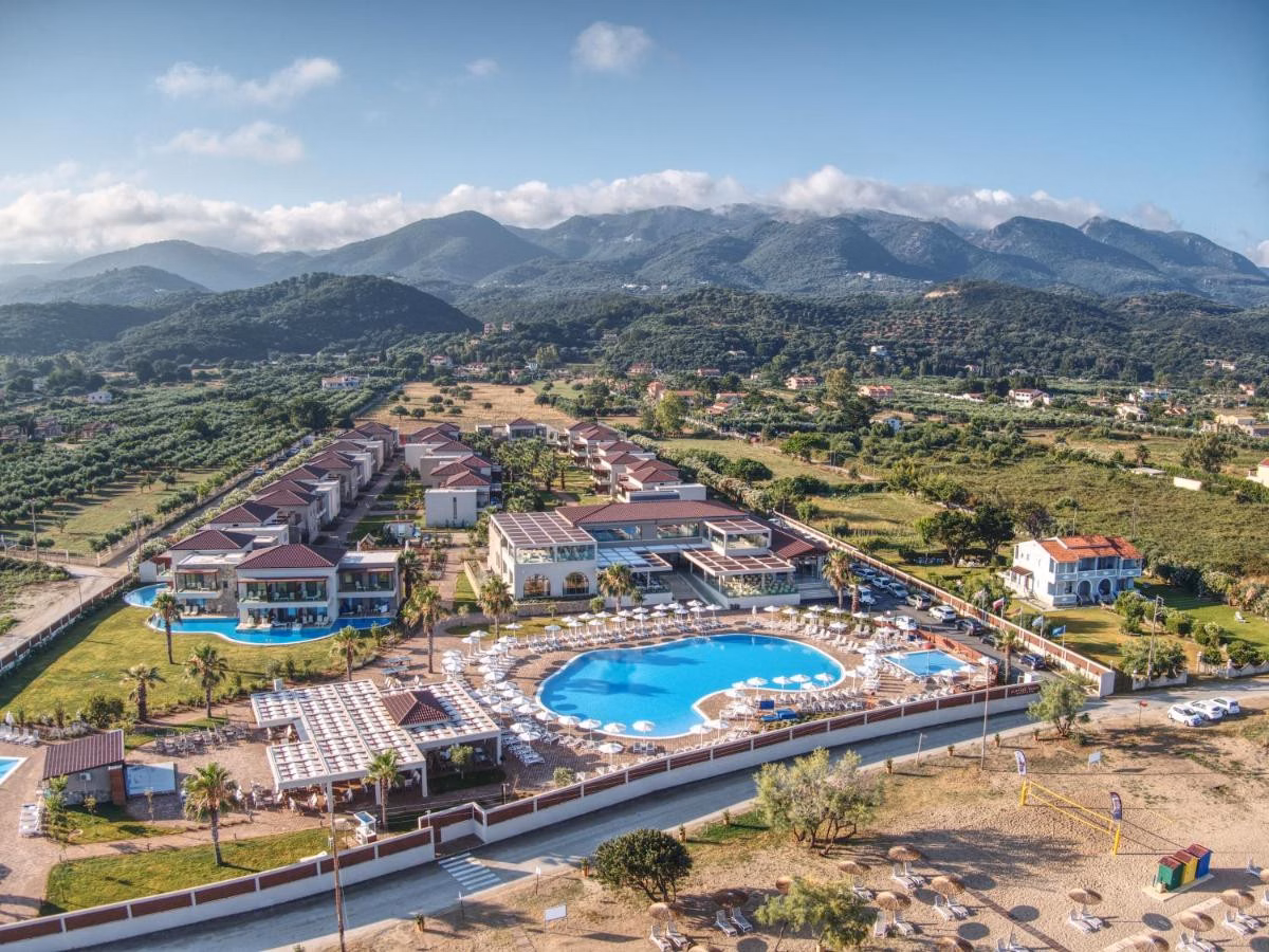 Almуros Beach Resort and Spa