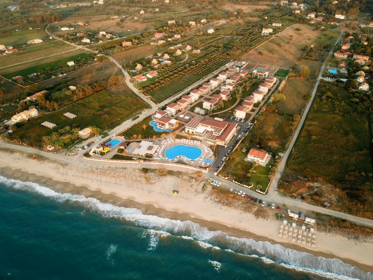 Almуros Beach Resort and Spa