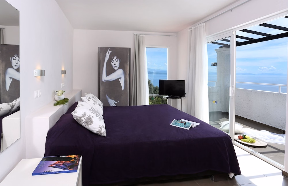 Pantokrator Hotel