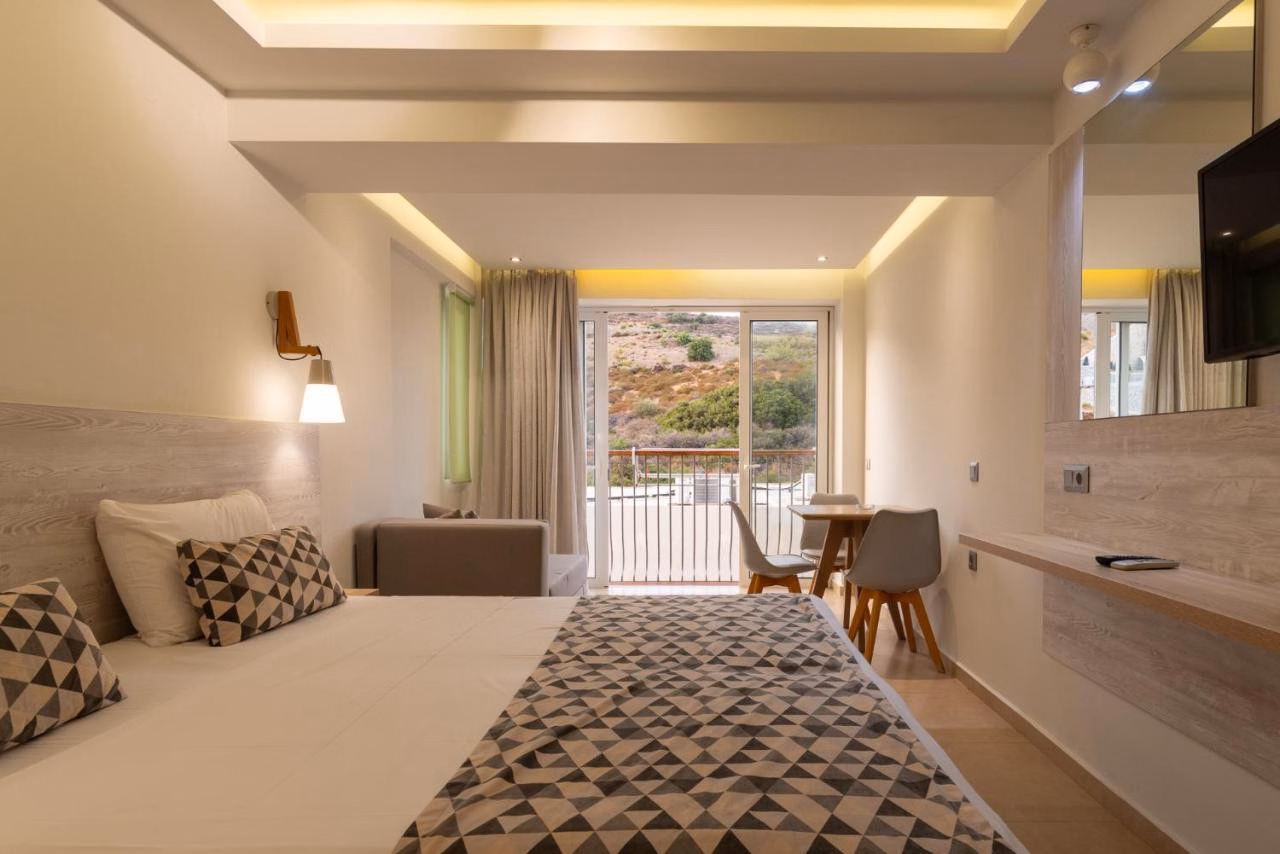 Elpis Studios & Apartments