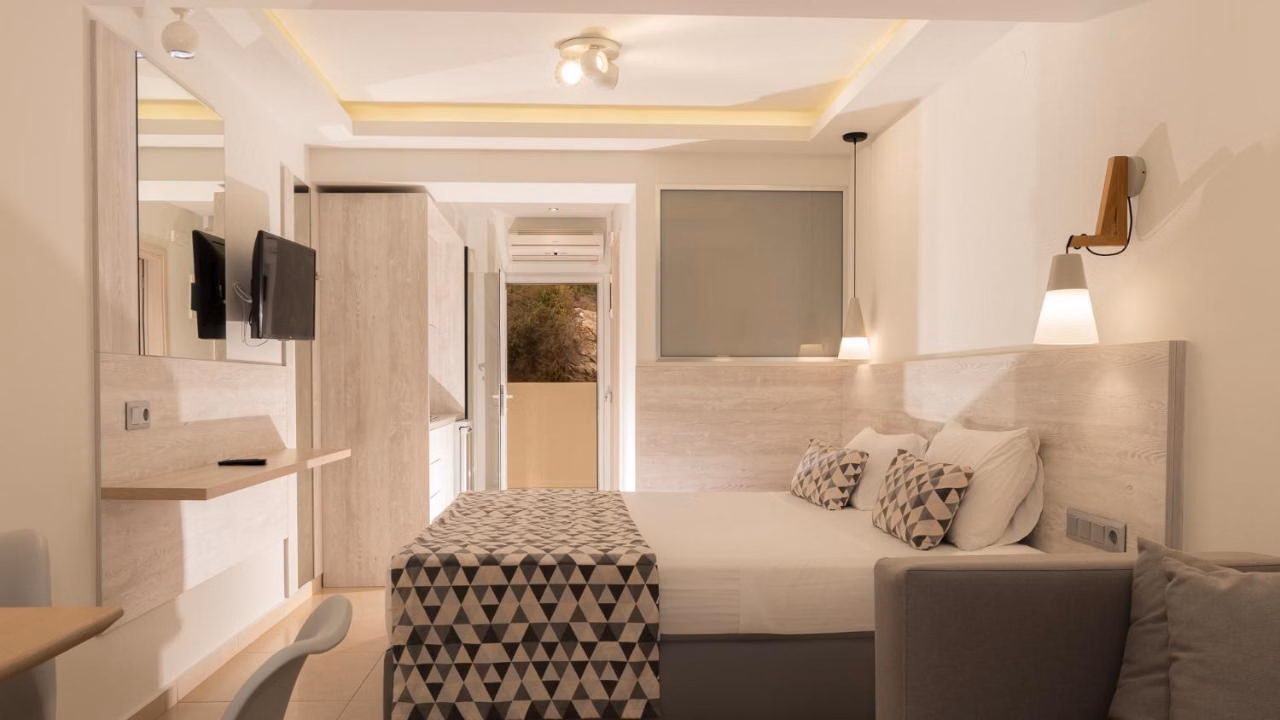 Elpis Studios & Apartments