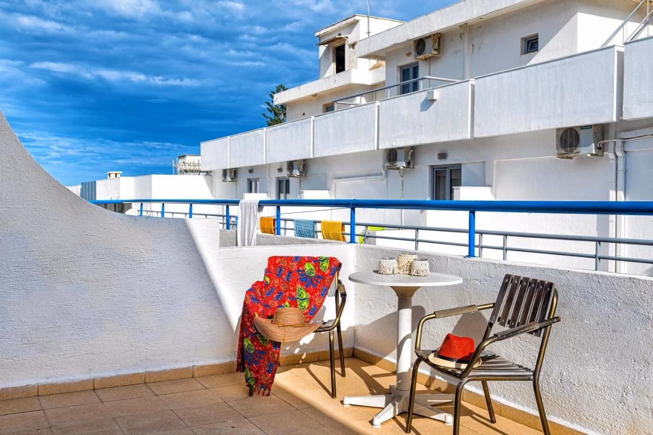 Iro Hotel