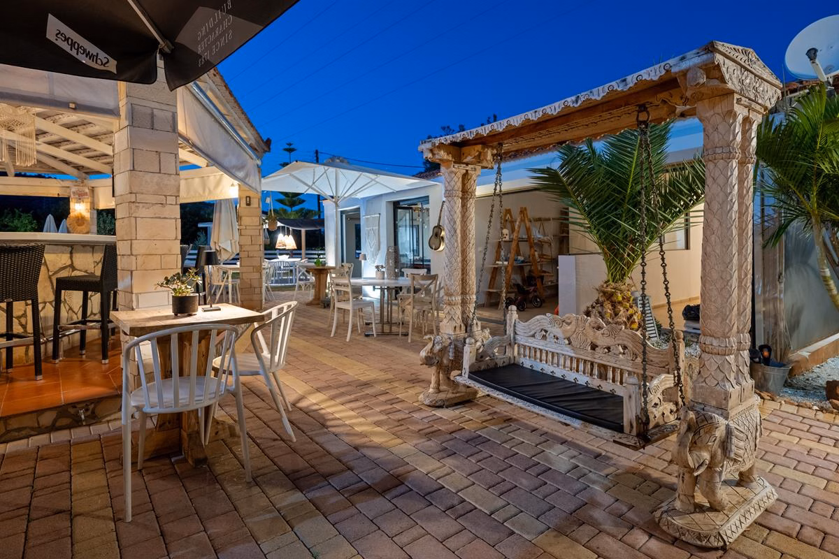 Nikos Apartments