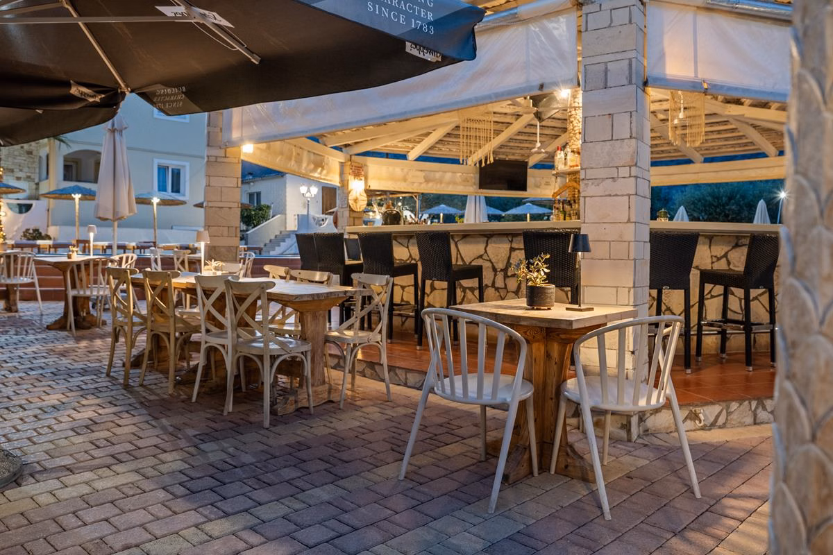 Nikos Apartments