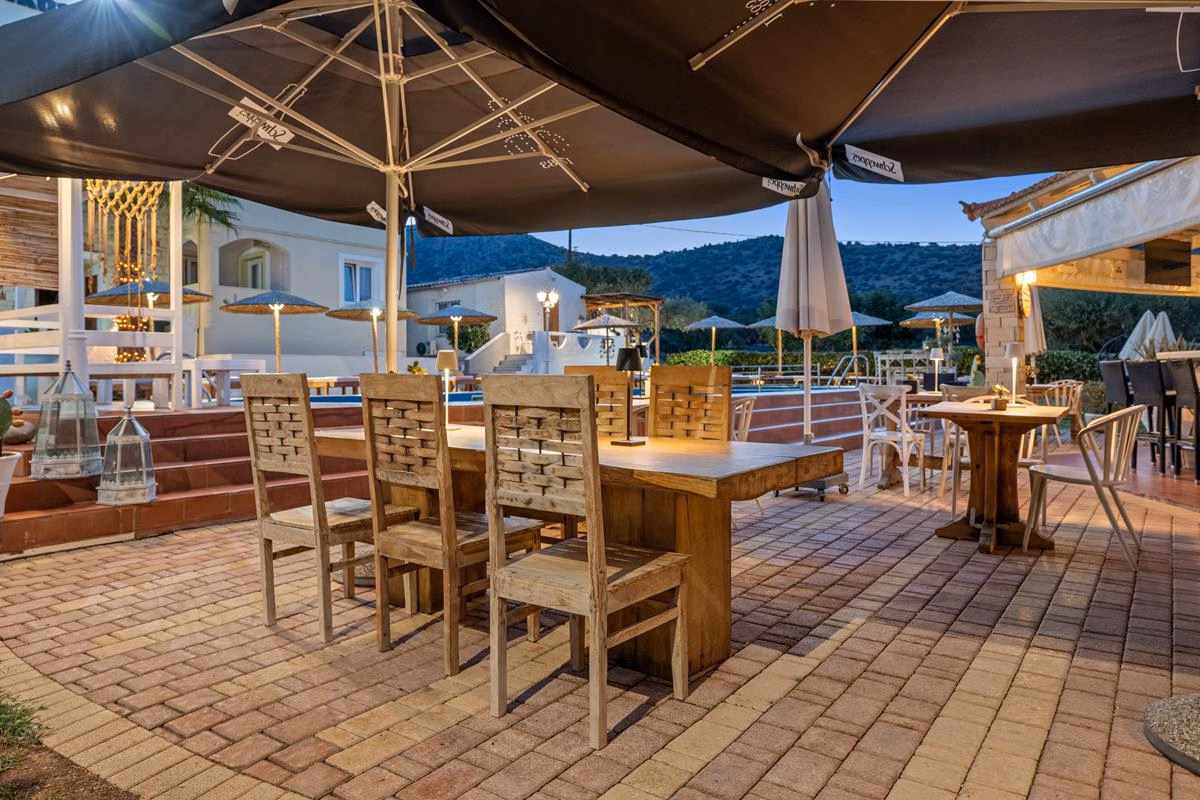 Nikos Apartments