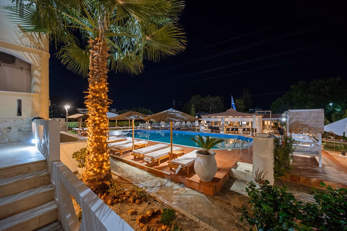 Nikos Apartments