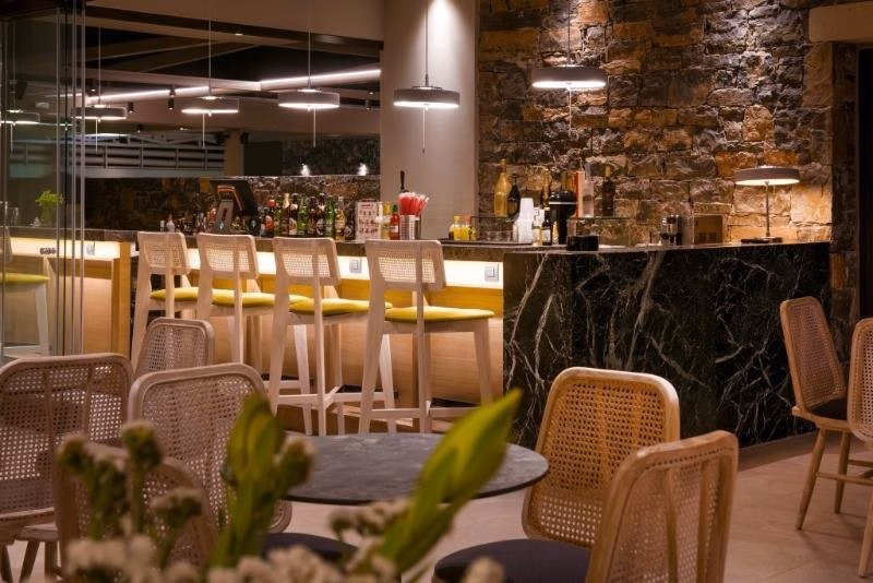 Petousis Hotel & Suites