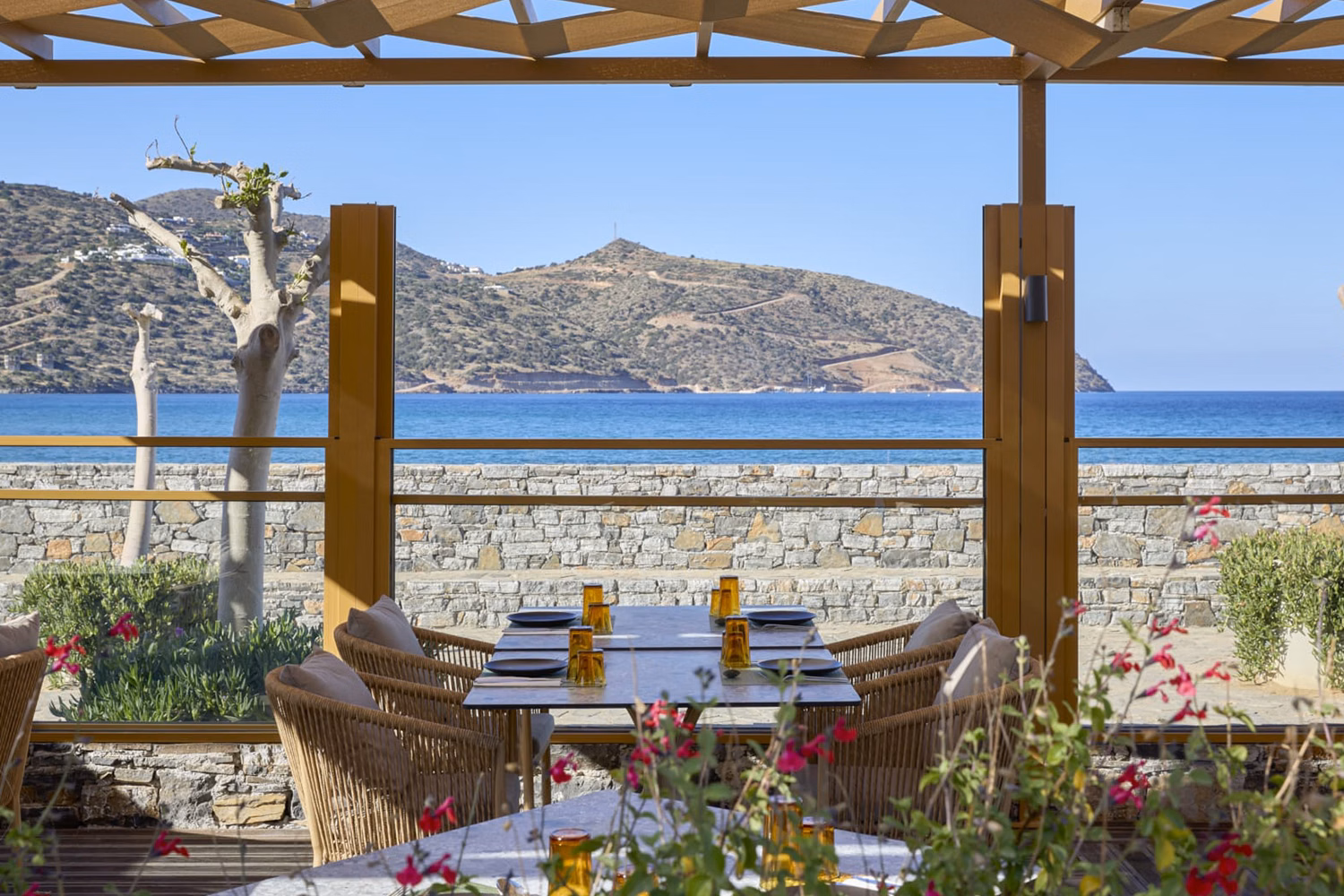 Zeus Eleva Mirabello Bay