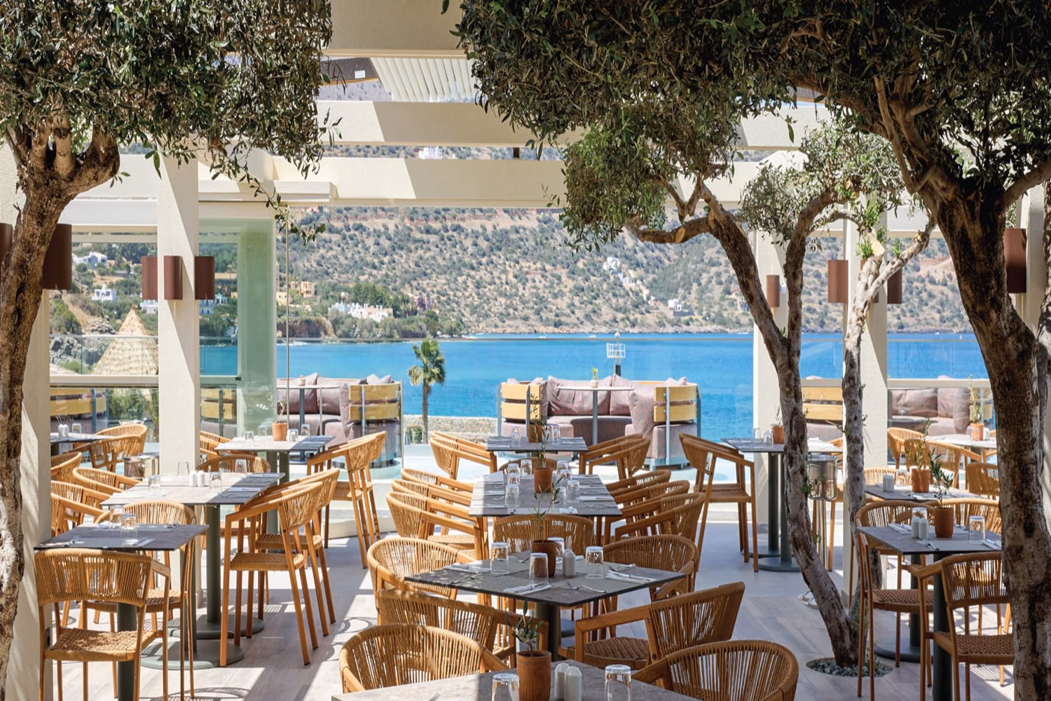 Zeus Eleva Mirabello Bay