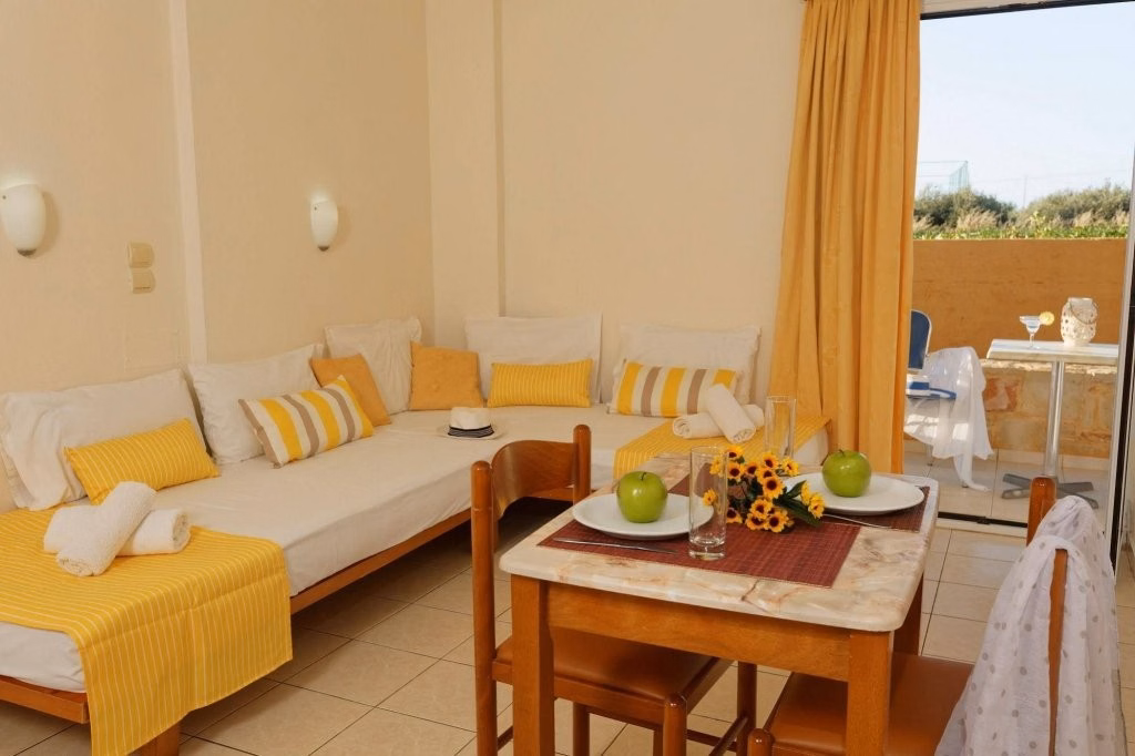 Danelis Studios and Apartments