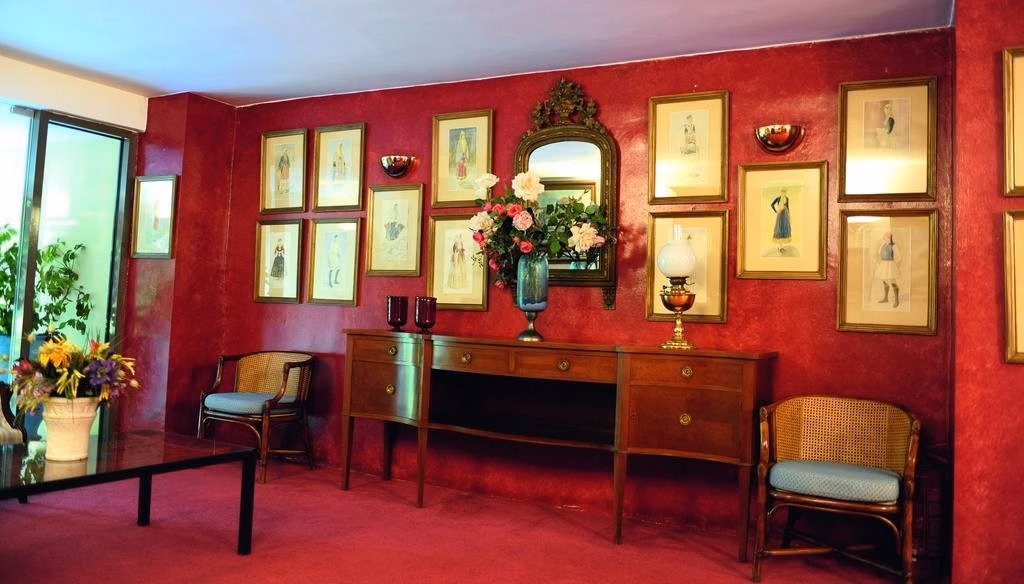 Dionysos Hotel