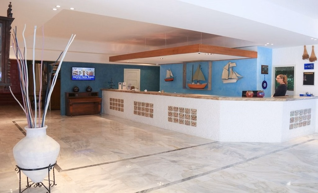 Dionysos Hotel