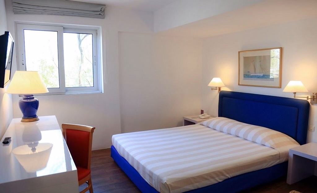Dionysos Hotel