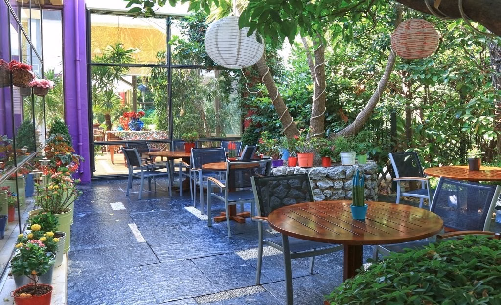 Dionysos Hotel