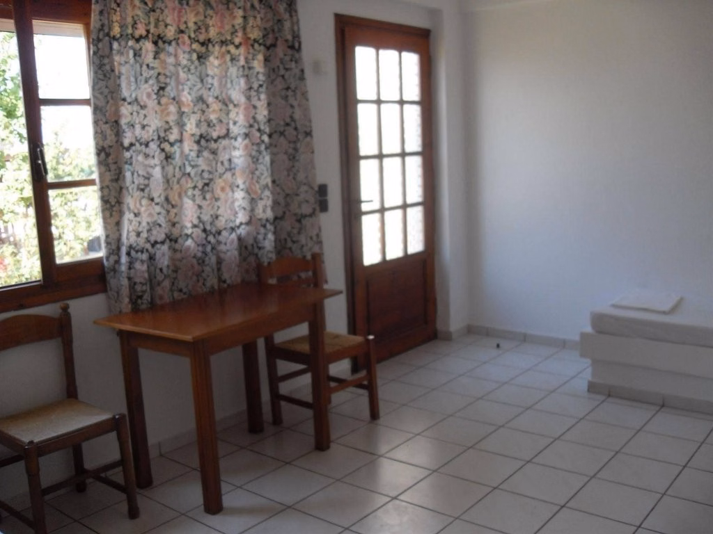 Iraklis Studios & Apartments
