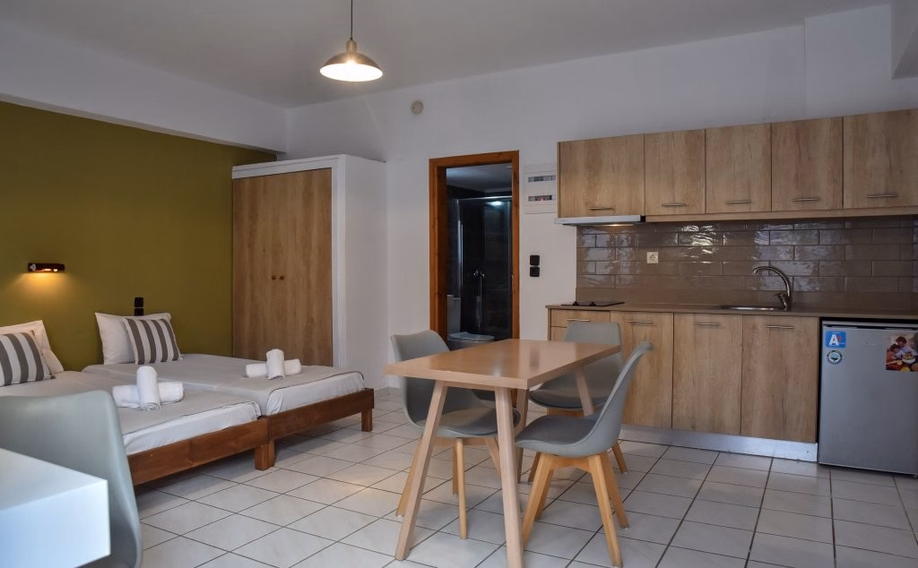 Iraklis Studios & Apartments