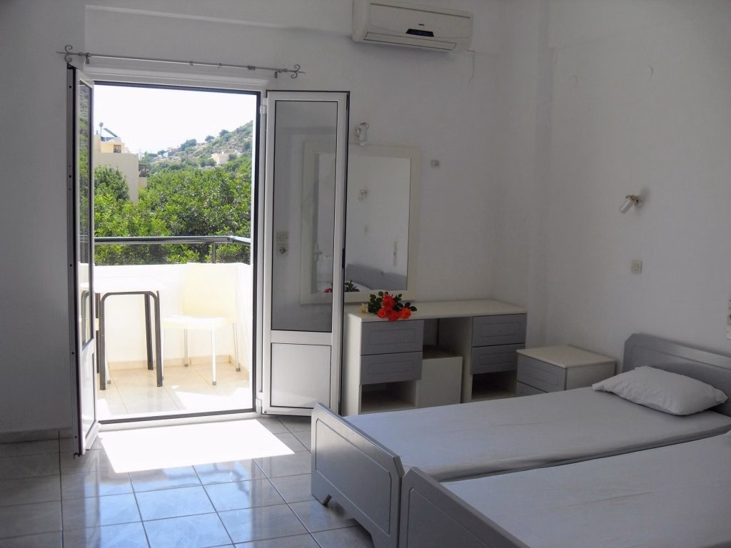 Iraklis Studios & Apartments