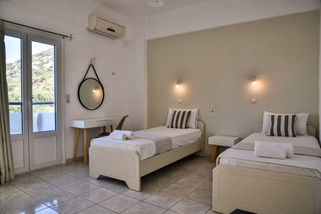 Iraklis Studios & Apartments