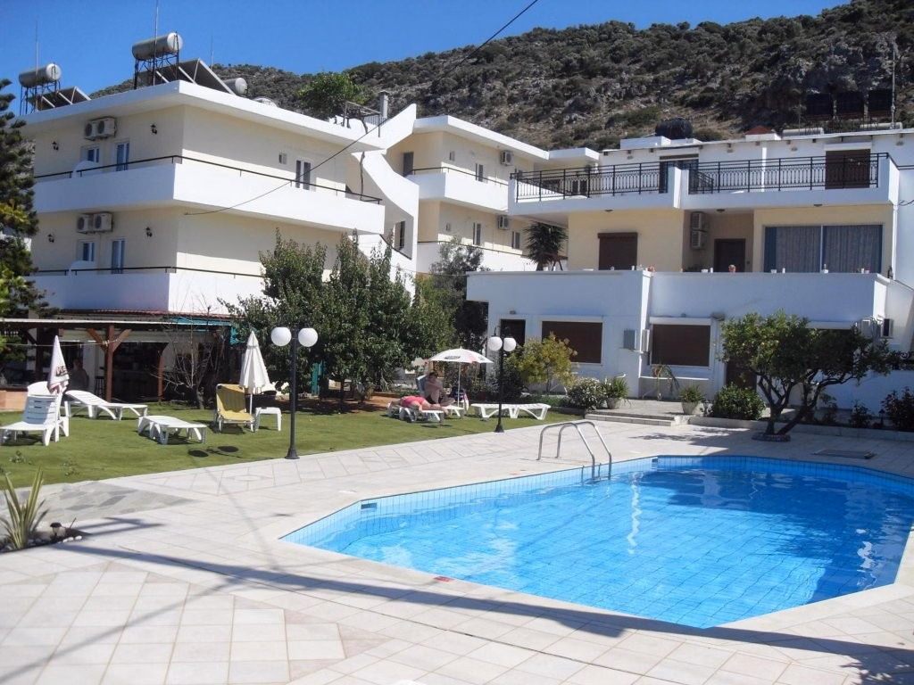 Iraklis Studios & Apartments
