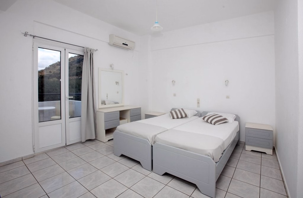 Iraklis Studios & Apartments