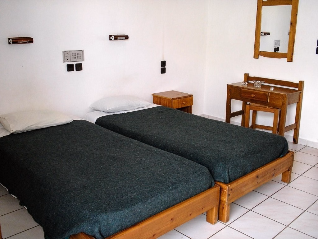 Iraklis Studios & Apartments