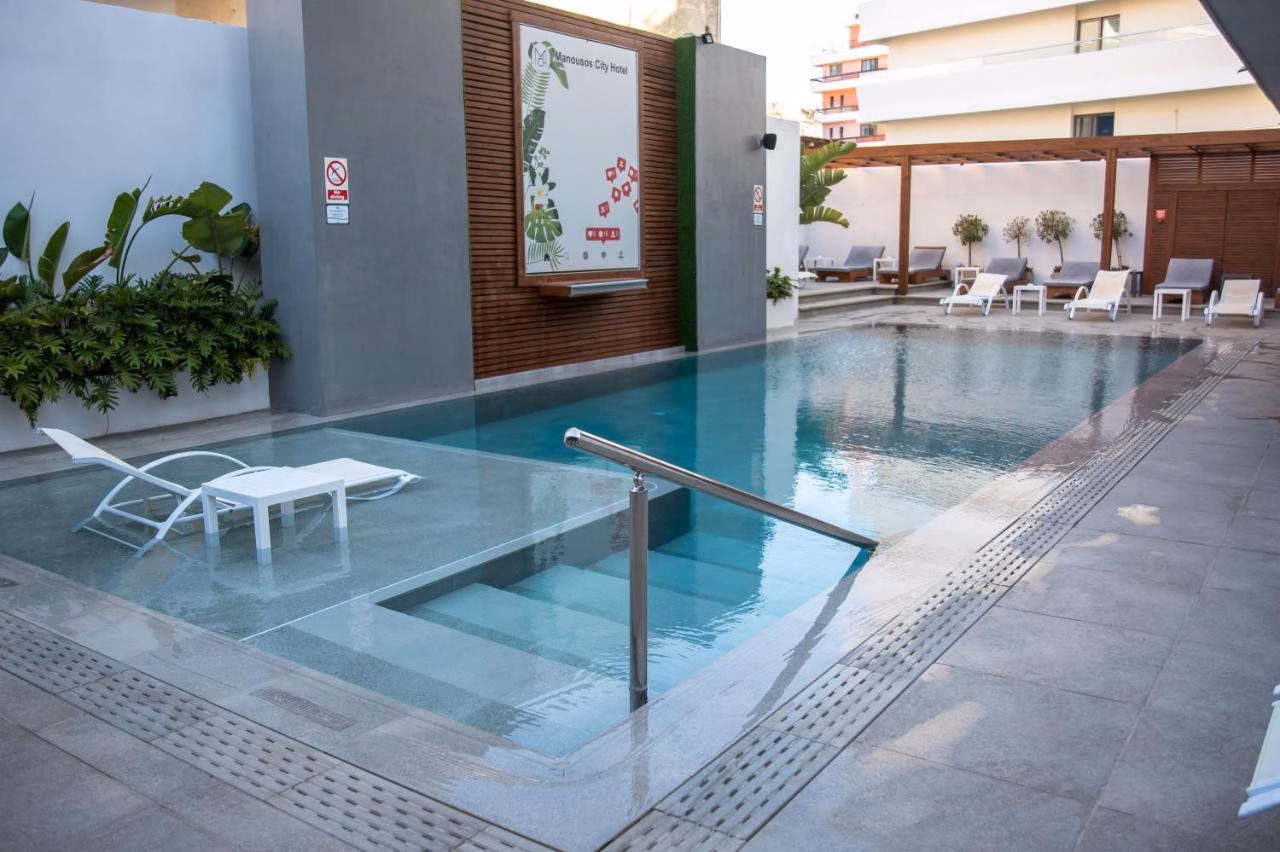 Manousos City Hotel