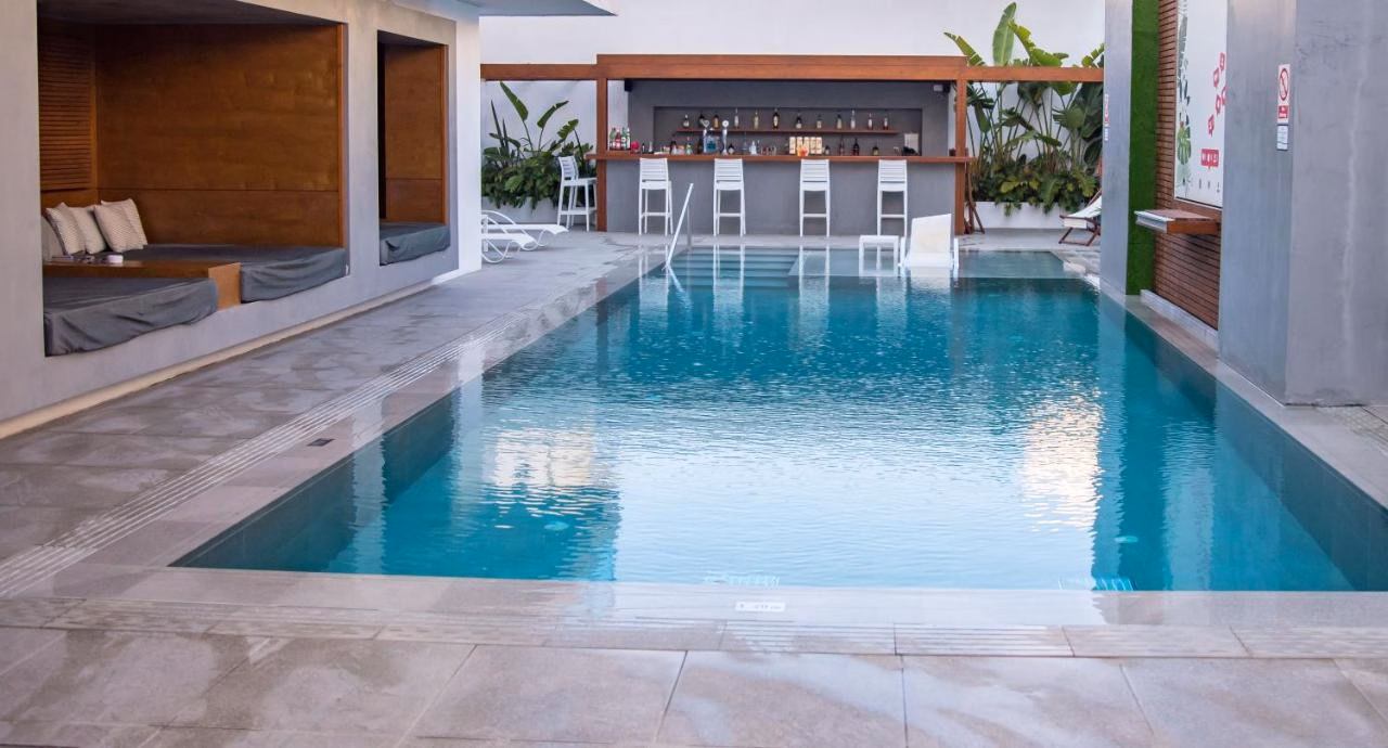 Manousos City Hotel