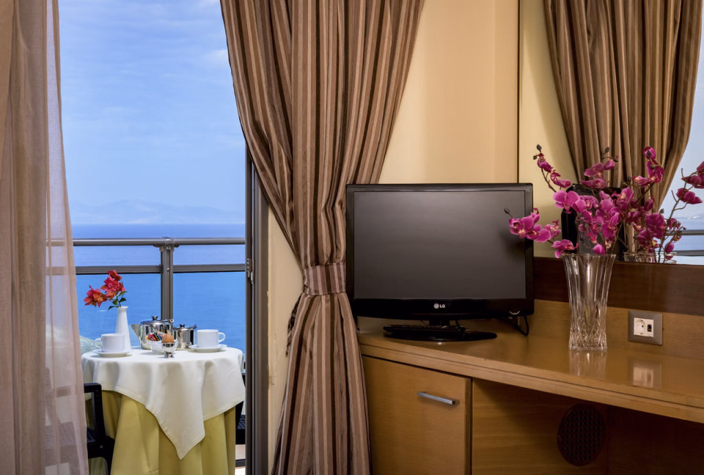 Manousos City Hotel