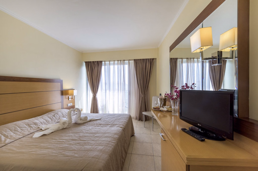 Manousos City Hotel
