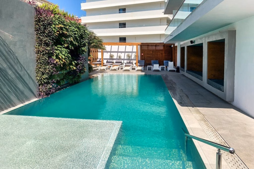 Manousos City Hotel