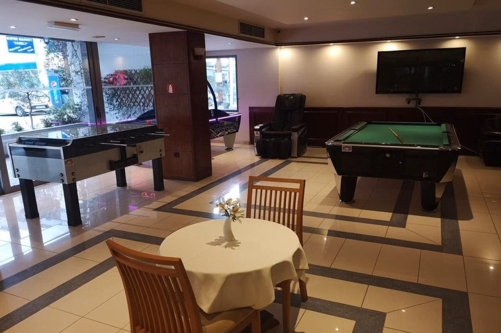 Manousos City Hotel